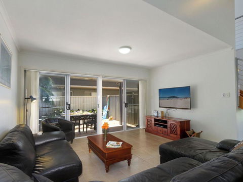 Seachange Townhouse 4 - Holiday Sunshine Coast 0
