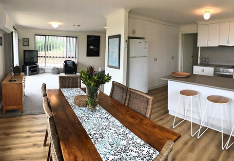 SEAHOUSE - Sunshine Coast Tourism 0
