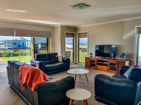 SEAL HAVEN - Centrally Located, Modern Home - Sunshine Coast Tourism 1