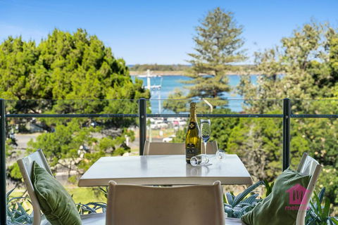 Seamist - Sunshine Coast Tourism 0