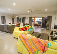 Seas The Day - Holiday Sunshine Coast