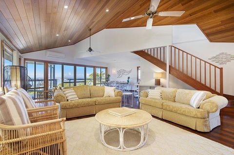 Seascape @ 19 Pindari - Privacy, Space, Views - Sunshine Coast Tourism 3