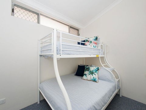 Seashells On The Bay - Sunshine Coast Tourism 2