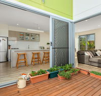 SEASIDE BY THE BEACH - Holiday Sunshine Coast