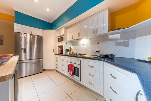 Seaside Hideaway- Hideaway Bay - Holiday Sunshine Coast 2