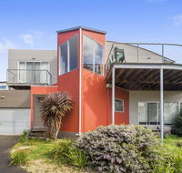 Seaside Pleasure - Holiday Sunshine Coast