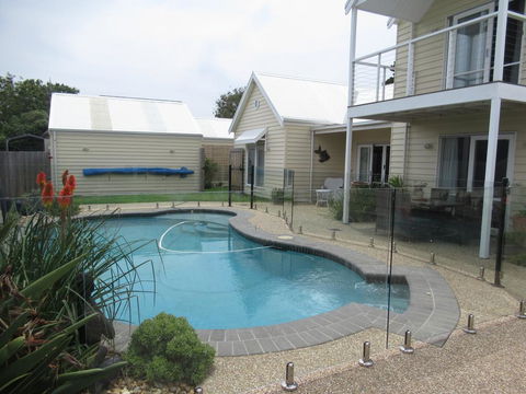 Seaside Spa Retreat - Holiday Sunshine Coast 1