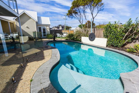 Seaside Spa Retreat - Holiday Sunshine Coast 3
