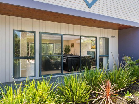 Seaside Splendour - Holiday Sunshine Coast 3