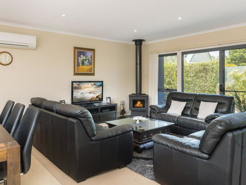 Seaside Splendour - Holiday Sunshine Coast 0