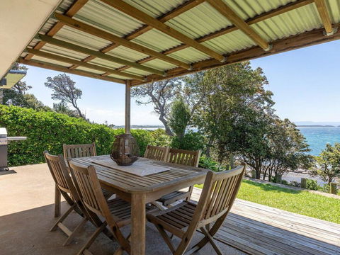 Seaspray On Culburra - Dolphin And Whale Watching - Sunshine Coast Tourism 0