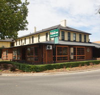 Seaton Arms Motor Inn - Holiday Sunshine Coast