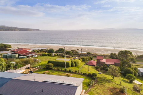 Seaview Family Retreat - Sunshine Coast Tourism 1