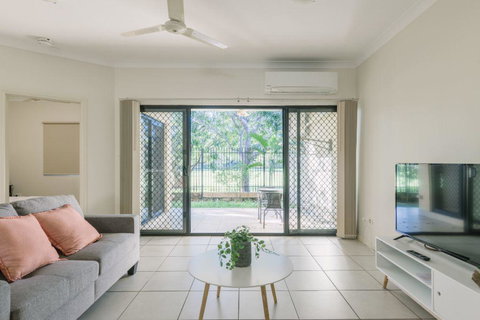 Secure 2 Bed Unit In Gray - Close Palmerston City - Holiday Sunshine Coast 0