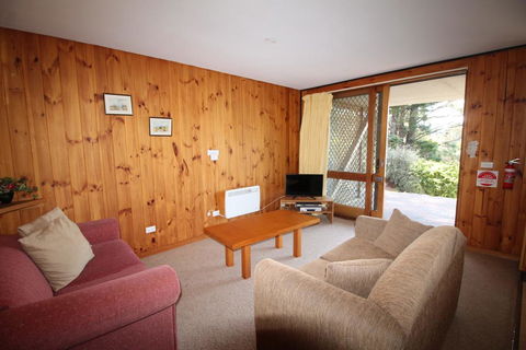 Seeblick 2 On Lake Jindabyne - Sunshine Coast Tourism 1