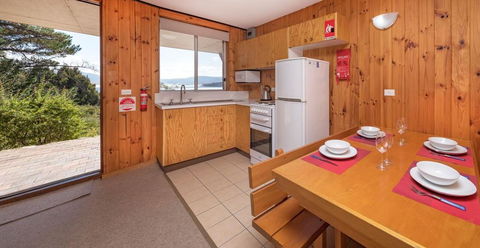 Seeblick 2 On Lake Jindabyne - Sunshine Coast Tourism 3