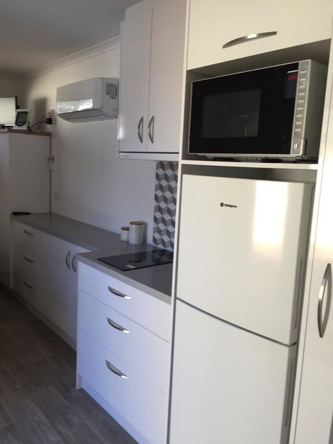 Self Contained Cabin - Holiday Sunshine Coast 2