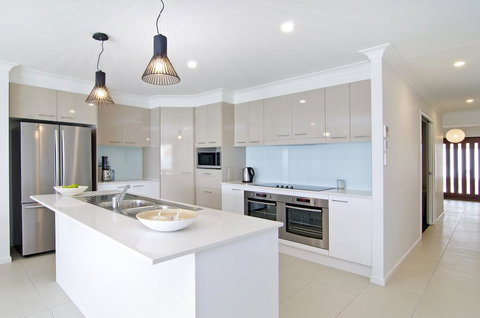 Sentosa On Tugun - Beachfront 5 Bedroom - Holiday Sunshine Coast 2