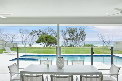Sentosa On Tugun - Beachfront 5 Bedroom - Holiday Sunshine Coast 1