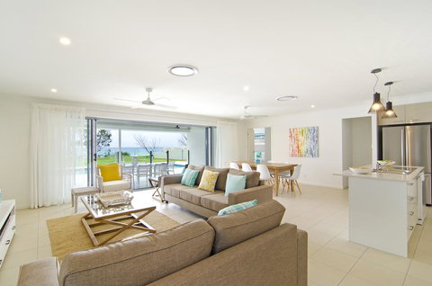 Sentosa On Tugun - Beachfront 5 Bedroom - Holiday Sunshine Coast 3
