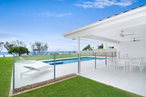 Sentosa On Tugun - Beachfront 5 Bedroom - Holiday Sunshine Coast 0