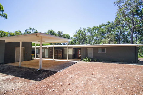 Sequoia Sanctuary - Holiday Sunshine Coast 1