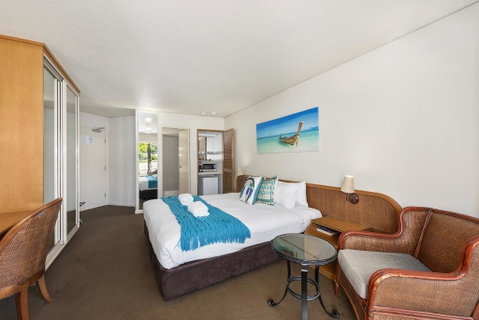 Serenity Bay Studio Apartment - Sunshine Coast Tourism 1