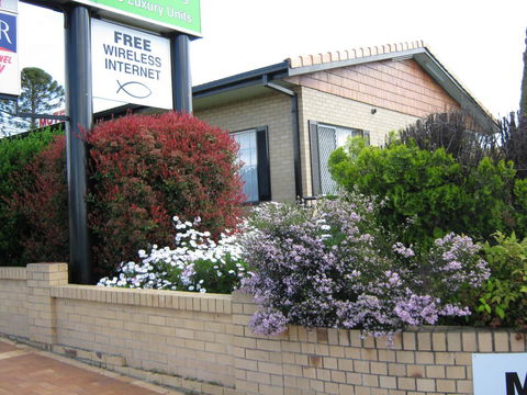 Settlers Motor Inn - Sunshine Coast Tourism 3