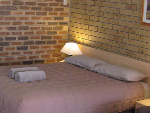 Settlers Motor Inn - Sunshine Coast Tourism 2