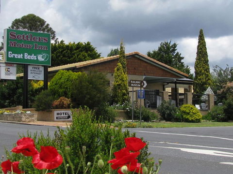 Settlers Motor Inn - Sunshine Coast Tourism 0