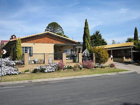 Settlers Motor Inn - Sunshine Coast Tourism 1