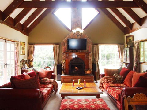 Shakespeare's Wilderness Chalet - Sunshine Coast Tourism 1
