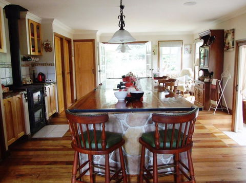 Shakespeare's Wilderness Chalet - Sunshine Coast Tourism 2