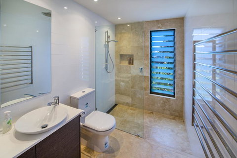 Shambhala At Sapphire Beach - Holiday Sunshine Coast 1