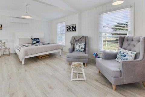 Shearers Cottage - Pet Friendly Holiday Accommodation - Sunshine Coast Tourism 0
