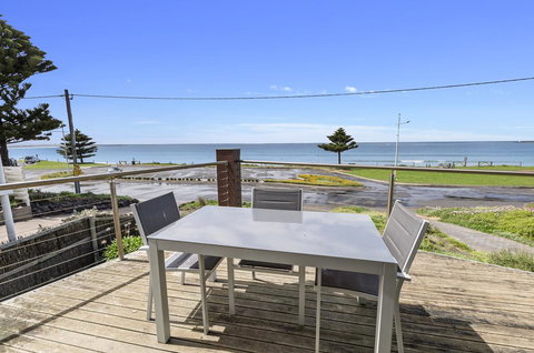 Shemara - Idyllic East Beach Property With Multiple Living Areas - Holiday Sunshine Coast 0