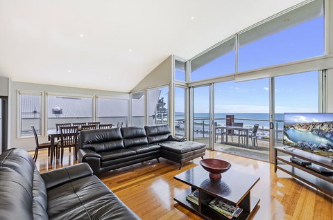 Shemara - Idyllic East Beach Property With Multiple Living Areas - Holiday Sunshine Coast 1