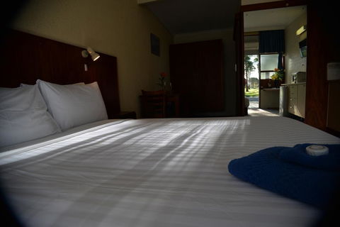 Ship Inn Motel - Sunshine Coast Tourism 2