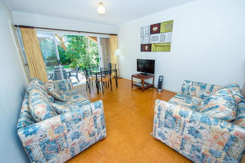 Shoal Bay Avenue, Unit 1/7 - Sunshine Coast Tourism 1