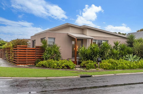 Shore Shanks - Holiday Sunshine Coast 3