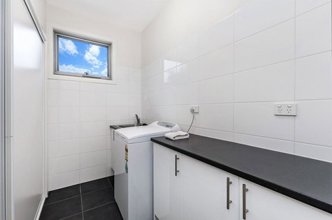 Shore Shanks - Holiday Sunshine Coast 2