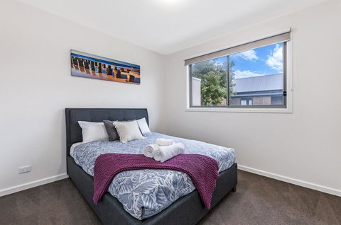 Shore Shanks - Holiday Sunshine Coast 1