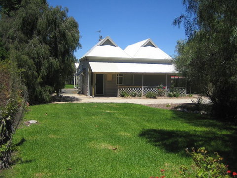 Showgrounds Cottage Naracoorte - Holiday Sunshine Coast 0