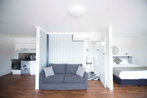 Siesta Central Apartments - Sunshine Coast Tourism 0