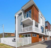 Silica Sands Beach House - Holiday Sunshine Coast