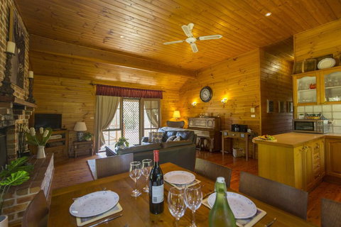 Silky Oak Cottage - Holiday Sunshine Coast 2