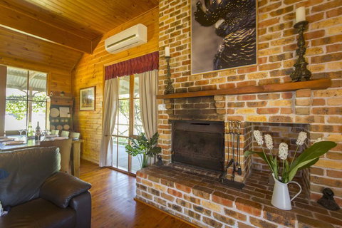 Silky Oak Cottage - Holiday Sunshine Coast 3