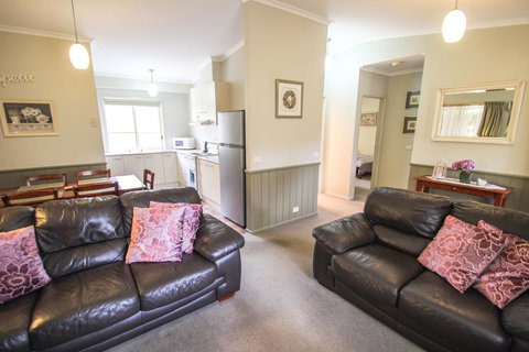 Silver Birches Holiday Unit 6 - Holiday Sunshine Coast 1