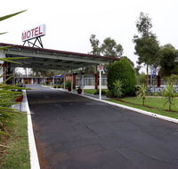 Silver Oaks Motel - Holiday Sunshine Coast