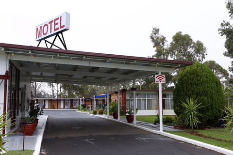 Silver Oaks Motel - Holiday Sunshine Coast 1